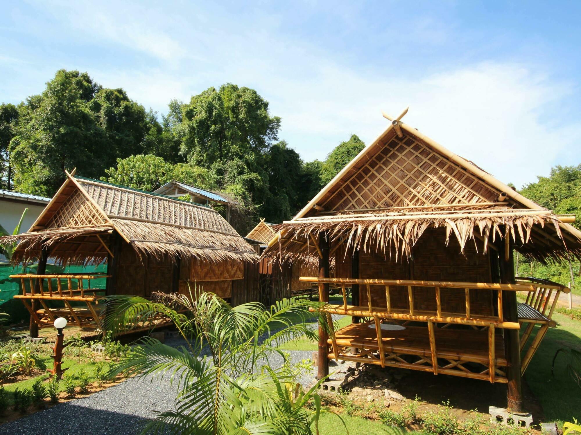 Phuhaya Bamboo Bungalows Ко-Ланта Экстерьер фото